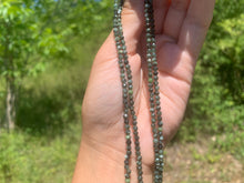 Charger l'image dans la galerie, Perles en séraphinite, rond facetté 3mm