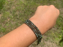 Charger l'image dans la galerie, Perles en séraphinite, rond facetté 3mm