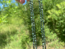 Charger l'image dans la galerie, Perles en séraphinite, rond facetté 3mm