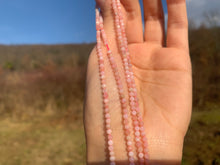 Charger l'image dans la galerie, Perles en opale commune rose facettées entre 2,5 et 4mm