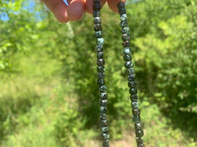 Charger l'image dans la galerie, Perles en séraphinite, forme carré