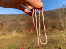 Charger l'image dans la galerie, Perles en opale commune rose facettées entre 2,5 et 4mm