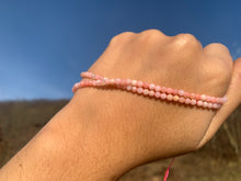 Charger l'image dans la galerie, Perles en opale commune rose facettées entre 2,5 et 4mm