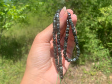 Charger l'image dans la galerie, Perles en séraphinite, forme carré