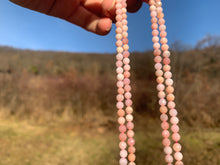 Charger l'image dans la galerie, Perles en opale commune rose facettées entre 2,5 et 4mm