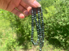 Charger l'image dans la galerie, Perles en séraphinite, forme carré