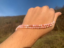 Charger l'image dans la galerie, Perles en opale commune rose facettées entre 2,5 et 4mm