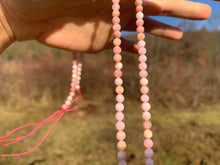 Charger l'image dans la galerie, Perles en opale commune rose facettées entre 2,5 et 4mm