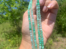 Charger l'image dans la galerie, Perles en chrysoprase, forme carré facetté