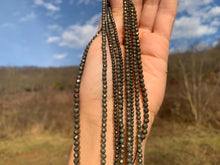 Charger l'image dans la galerie, Perles en pyrite facettées entre 2,5 et 4mm