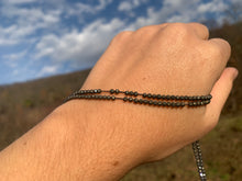 Charger l'image dans la galerie, Perles en pyrite facettées entre 2,5 et 4mm