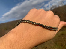 Charger l'image dans la galerie, Perles en pyrite facettées entre 2,5 et 4mm