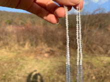 Charger l'image dans la galerie, Perles en pierre de lune blanche facettées entre 2 et 4,5mm