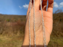 Charger l'image dans la galerie, Perles en pierre de lune blanche facettées entre 2 et 4,5mm