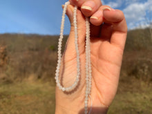 Charger l'image dans la galerie, Perles en pierre de lune blanche facettées entre 2 et 4,5mm