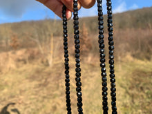 Charger l'image dans la galerie, Perles en tourmaline noire, forme carré