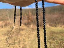 Charger l'image dans la galerie, Perles en tourmaline noire, forme carré