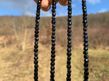 Charger l'image dans la galerie, Perles en tourmaline noire, forme carré