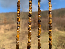 Charger l'image dans la galerie, Perles en oeil de tigre, forme carré