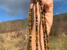 Charger l'image dans la galerie, Perles en oeil de tigre, forme carré