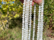 Charger l'image dans la galerie, Perles en pierre de lune blanche entre 6 et 12mm PLBU