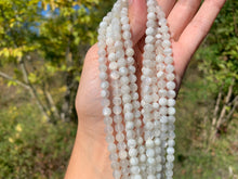 Charger l'image dans la galerie, Perles en pierre de lune blanche entre 6 et 12mm PLBU