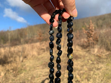 Charger l'image dans la galerie, Perles en oeil de tigre mélangé avec de l'oeil de faucon, forme petit galet