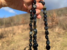 Charger l'image dans la galerie, Perles en oeil de tigre mélangé avec de l'oeil de faucon, forme petit galet