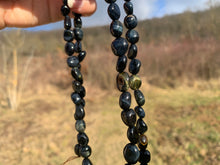 Charger l'image dans la galerie, Perles en oeil de tigre mélangé avec de l'oeil de faucon, forme petit galet