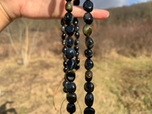 Charger l'image dans la galerie, Perles en oeil de tigre mélangé avec de l'oeil de faucon, forme petit galet