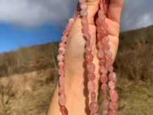 Charger l'image dans la galerie, Perles en quartz rose, forme petit galet