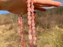 Charger l'image dans la galerie, Perles en quartz rose, forme petit galet