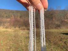 Charger l'image dans la galerie, Perles en labradorite blanche facettée entre 2 et 5mm