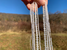 Charger l'image dans la galerie, Perles en labradorite blanche facettée entre 2 et 5mm