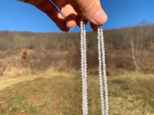 Charger l'image dans la galerie, Perles en labradorite blanche facettée entre 2 et 5mm