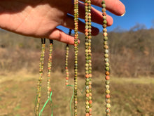 Charger l'image dans la galerie, Perles en unakite facettées entre 2 et 4,5mm