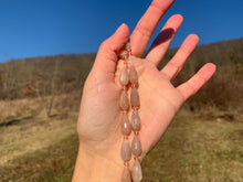Charger l'image dans la galerie, Perles en pierre de lune pêche, forme goutte facettée