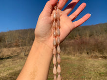 Charger l'image dans la galerie, Perles en pierre de lune pêche, forme goutte facettée