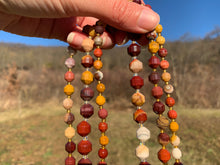 Charger l'image dans la galerie, Perles en jaspe mookaite, forme barrique facettée
