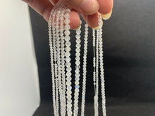 Charger l'image dans la galerie, Perles en labradorite blanche facettée entre 2 et 5mm