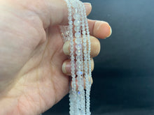 Charger l'image dans la galerie, Perles en labradorite blanche facettée entre 2 et 5mm