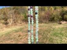 Charger et lire la vidéo dans la visionneuse de la Galerie, Perles en fluorite / fluorite mate entre 6 et 10mm