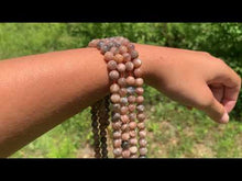 Charger et lire la vidéo dans la visionneuse de la Galerie, Perles en microcline entre 4 et 10mm