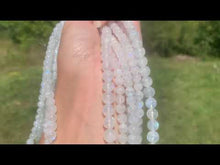 Charger et lire la vidéo dans la visionneuse de la Galerie, Perles en labradorite blanche entre 4 et 10mm LBC