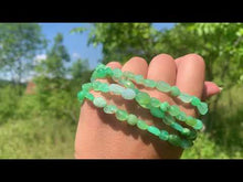 Charger et lire la vidéo dans la visionneuse de la Galerie, Perles en chrysprase, forme petit galet