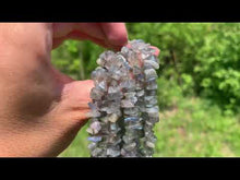 Charger et lire la vidéo dans la visionneuse de la Galerie, Perles en labradorite, forme chips