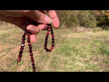 Charger et lire la vidéo dans la visionneuse de la Galerie, Perles en oeil de taureau, forme diamant entre 6 et 10mm