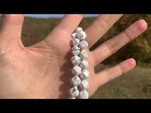 Charger et lire la vidéo dans la visionneuse de la Galerie, Perles en howlite, forme diamant entre 6 et 10mm