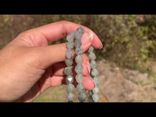 Charger et lire la vidéo dans la visionneuse de la Galerie, Perles en labradorite, forme diamant entre 6 et 10mm