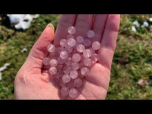 Charger et lire la vidéo dans la visionneuse de la Galerie, Perles en quartz rose entre 6 et 10mm QRT